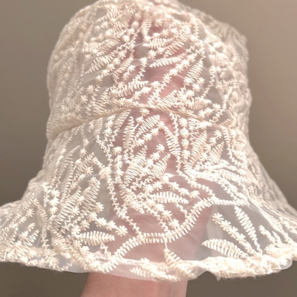 ⭐️SOLD⭐️ NWT | ANTHROPOLOGIE Embroidered Ivory Tulle Bucket Hat - Picture 7 of 8